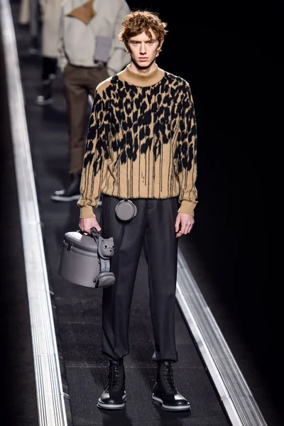 Look 30